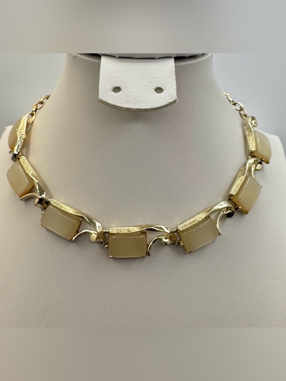 Gold Tone Cream Cabochon Link Necklace Adjustable Vintage Style 16” Long